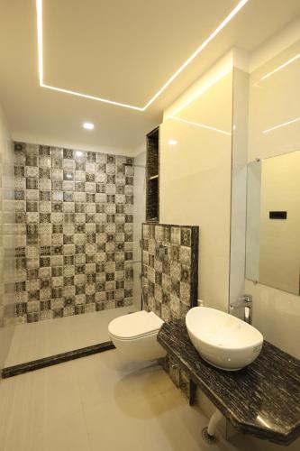 Ένα μπάνιο στο Hotel RGS Crystal