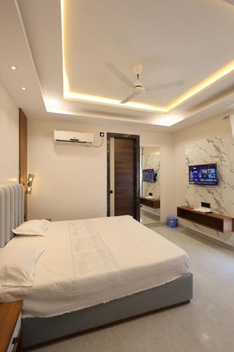 Ένα ή περισσότερα κρεβάτια σε δωμάτιο στο Hotel RGS Crystal