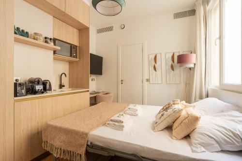 Romantic Getaway - Le Marais - with AC