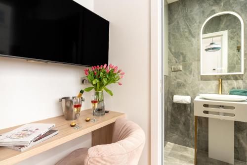 Romantic Getaway - Le Marais - with AC