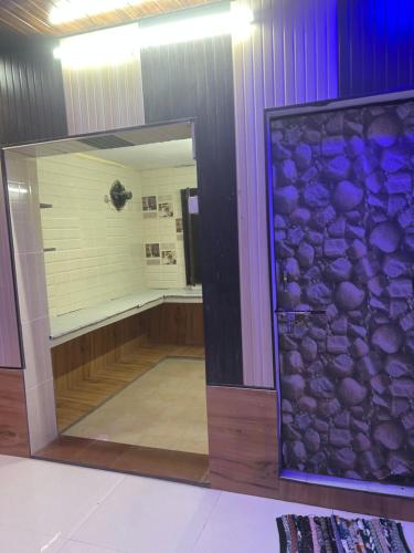 Bilik mandi di Krishna guest house