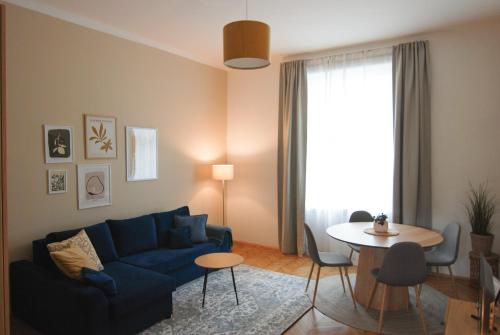 Elegante Altbauwohnung alles NEU!! Free Parking Garage