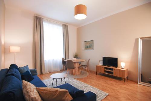 Elegante Altbauwohnung alles NEU!! Free Parking Garage
