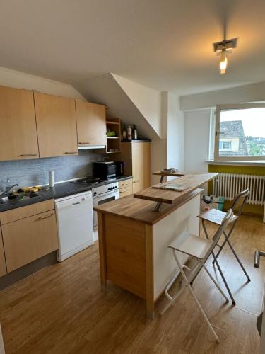 Kuchyň nebo kuchyňský kout v ubytování Smart & Cheap Stay for 1 person