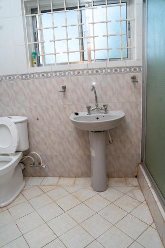 Koupelna v ubytování Kwetu Hostel
