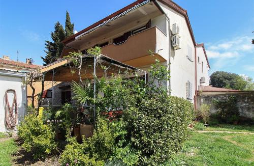 Apartments and rooms Milan 2380