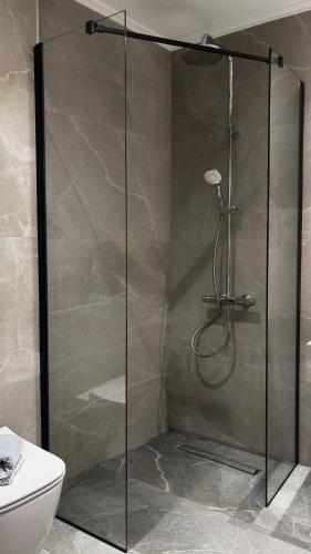 A bathroom at Mesohori studios