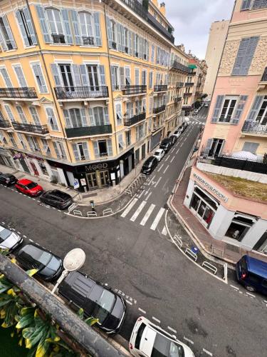 Hype-Center Balcony 3BR AC Near Tram for6 guests
