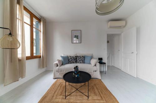 Χώρος καθιστικού στο Le Noyer - Maison design dans l'hyper centre