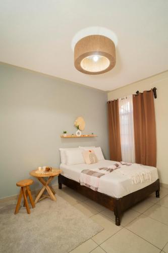 a bedroom with a bed and a table in it at Ideal house for families, large groups & cozy in Santa Rosa de Copán