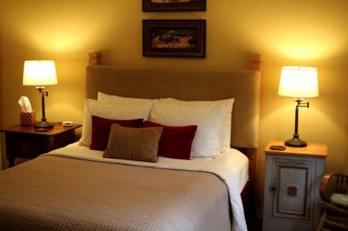 Postel nebo postele na pokoji v ubytování Secluded Vacation Rental with Mountain Views near Glacier National Park, Montana