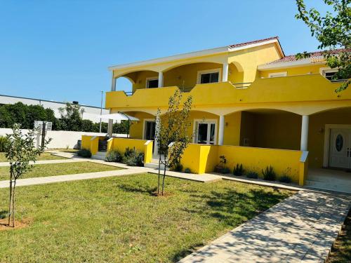Το κτήριο όπου στεγάζεται  το διαμέρισμα