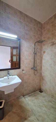 a bathroom with a sink and a shower at Safari Eye Hotel - Thissa in Debarawewa