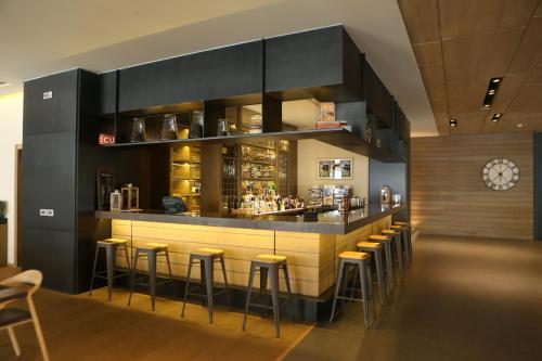 Ο χώρος του lounge ή του μπαρ στο Le Grand Chalet Zaarour