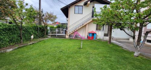 Jardí fora de Apartman Kosta