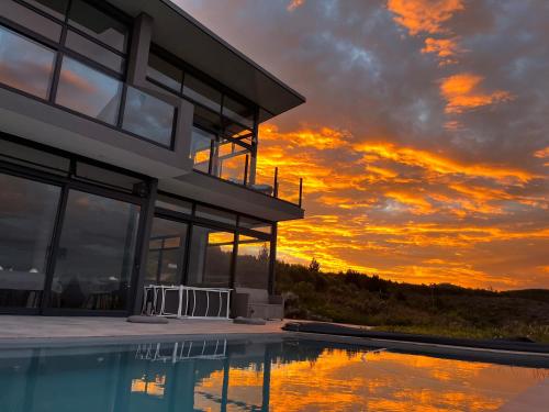 Bazén v ubytování Die Uitzicht Guesthouse - Knysna nebo v jeho okolí