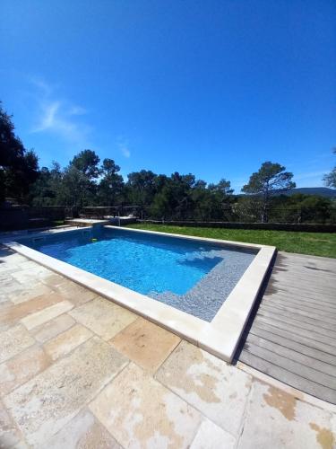 Villa au coucher de soleil inoubliable sur les collines