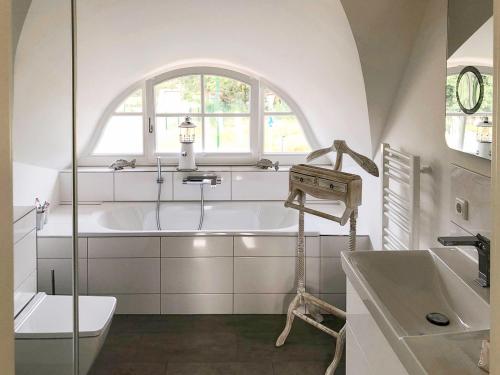 a bathroom with a bath tub and a window at FH Ankerplatz in Güstow
