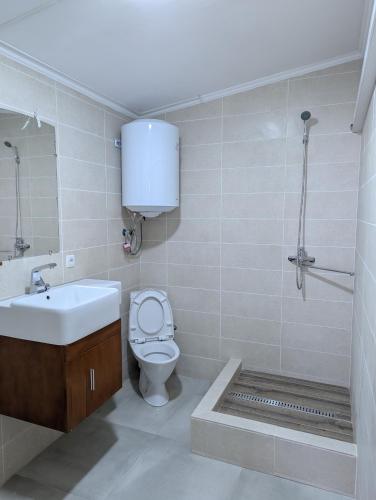 a bathroom with a toilet and a sink at ВИКЕНД in Karolino-Buhaz