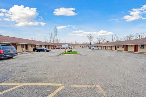 an empty parking lot in front of a motel at Flint Motel by OYO MI Near I-475 in Flint
