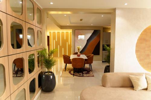 Φωτογραφία από το άλμπουμ του Luxury Penthouse with Private Rooftop Lounge & City View - Lekki Home Fairy σε Lekki