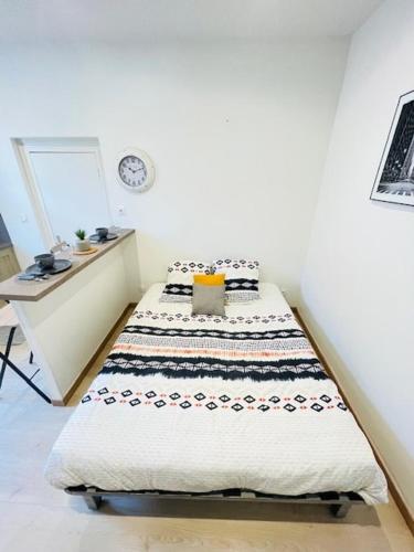 a small bedroom with a bed in a room at Bascule Rive Droite - WiFi - 2 Guests in Le Mans
