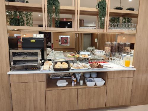 Comida en o cerca de este hotel