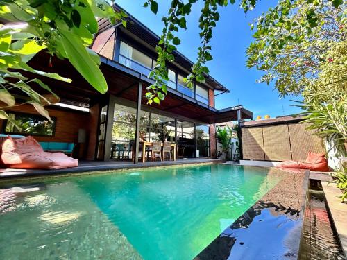 Bazén v ubytování Karmagali Suites Adults only & Private Pool Family Villas nebo v jeho okolí