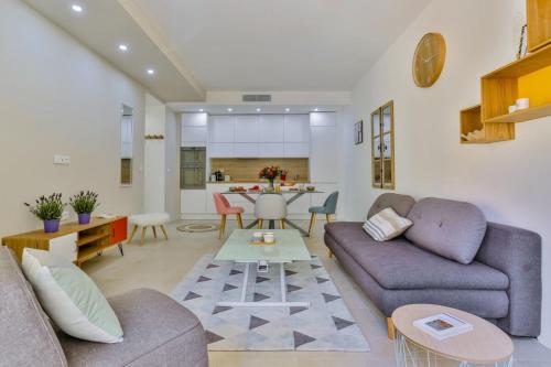 FRANCE 82 TP -1 min from the Sea - Terrace - Parking