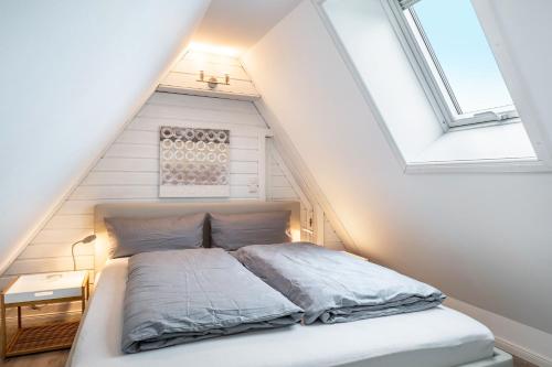 Postel nebo postele na pokoji v ubytování Haus Westsee Og Friesenstil modern