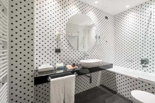 Koupelna v ubytování Hotel Titano