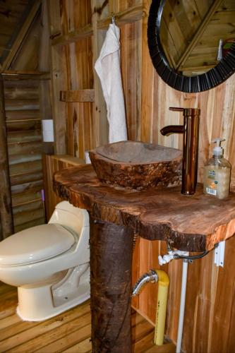 a bathroom with a sink and a toilet at betsaida in Chiquinquirá
