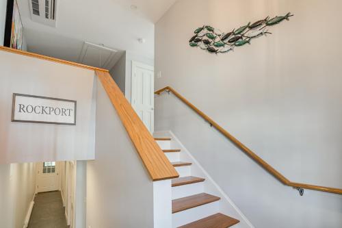 Φωτογραφία από το άλμπουμ του Walk to Front Beach Dtwn Rockport Retreat! σε Rockport