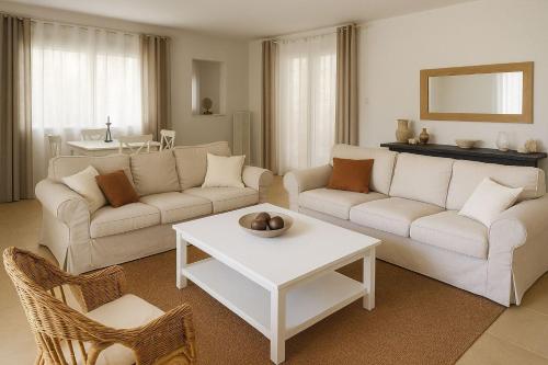 Posezení v ubytování El Oasis Villa Resort