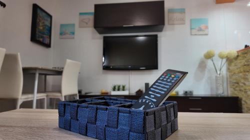 a remote control in a blue basket on a table at Apartalux Luna de las Negras in Las Negras