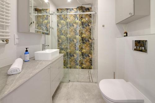 Ένα μπάνιο στο RentPlanet - Apartamenty IzerSKI Resort