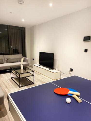 a living room with a ping pong table at Central Birmingham Pool Table Fast Wifi Sleeps Up to 6 Parking nearby in Birmingham