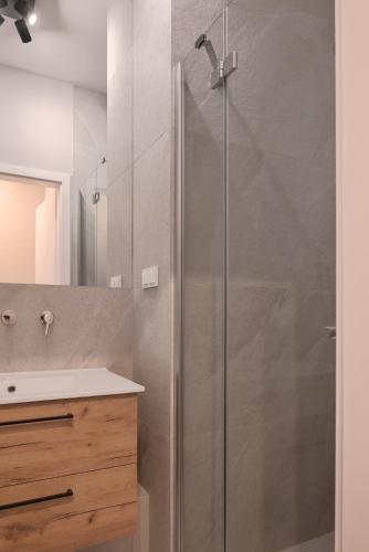 Ένα μπάνιο στο Metropolis Apartments
