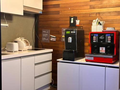 a kitchen with a coffee machine on a counter at Stay Cozy 스테이 하우스 in Ansan