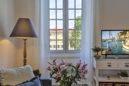 MY CASA - GARIB - Place Garibaldi - 4 bedrooms - Balcony