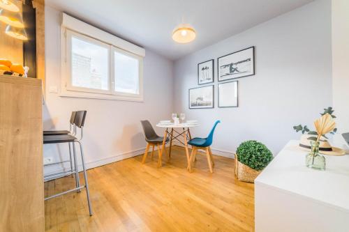 Photo de la galerie de l'établissement Le Rouge Ecrin - 1 Chambre, à Brive-la-Gaillarde