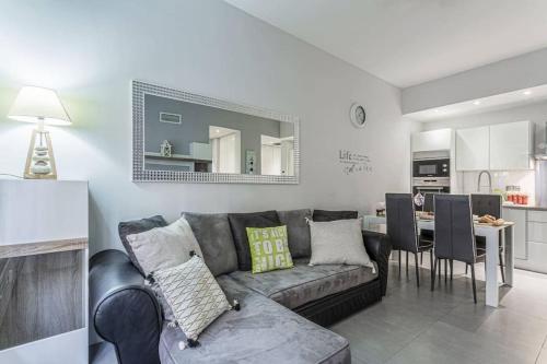 Photo de la galerie de l'établissement DANTE 10 - Cosy Apartment close Sea, à Nice