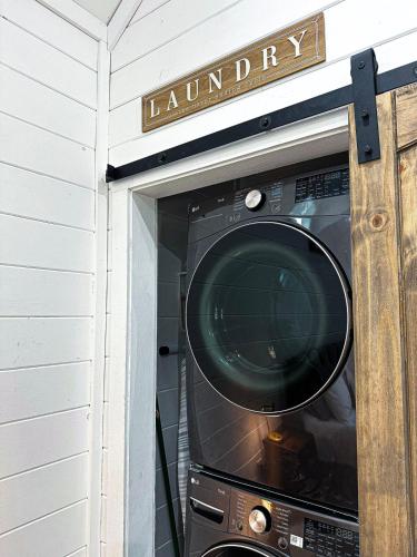 Gambar di galeri bagi Soho Haven Cabin is Luxurious! di Broken Bow