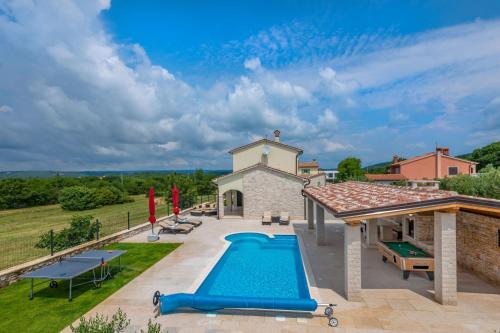 Villa Lavanda, a luxury Villa with Private Pool, 2km to Beach