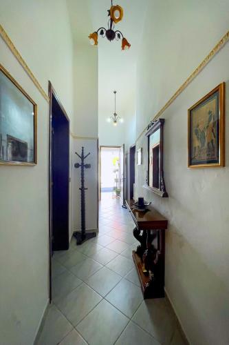 a hallway with a hallwayngthngthngthngth at Casa Maria e giardino di limoni in Castro di Lecce