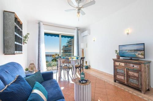 Et tv og/eller underholdning på FRANCK PILATTE - Beautiful Sea View - Near the Port