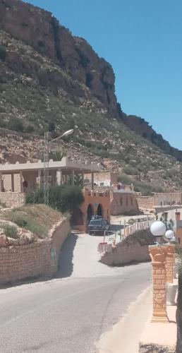 a road with a building on the side of a hill at Dar Fatma Toujane in Tūjān