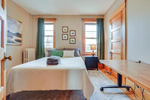 Katil atau katil-katil dalam bilik di 1 Mi to Como Park WFH-Friendly Saint Paul Duplex!