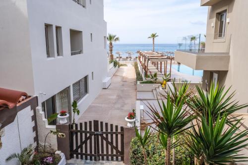 Chrispa's House Beachfront Bliss & Stunning Views 50m from the beach