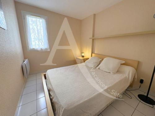 2 CHAMBRES, LARGE TERRASSE 1ERE LIGNE MER, PISCINE